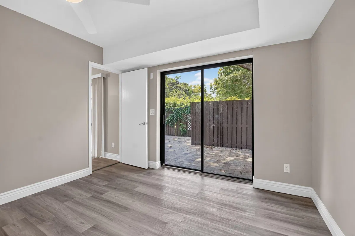 Residence photo 16
