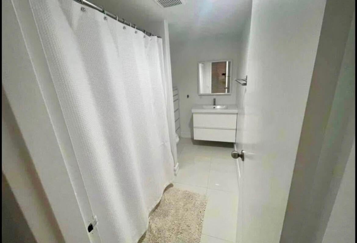 Unit 209 photo 16