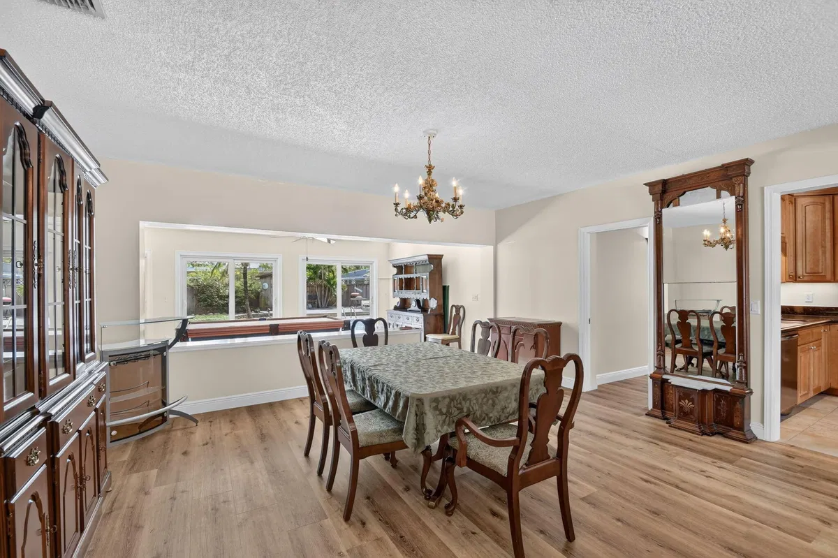 Residence photo 19
