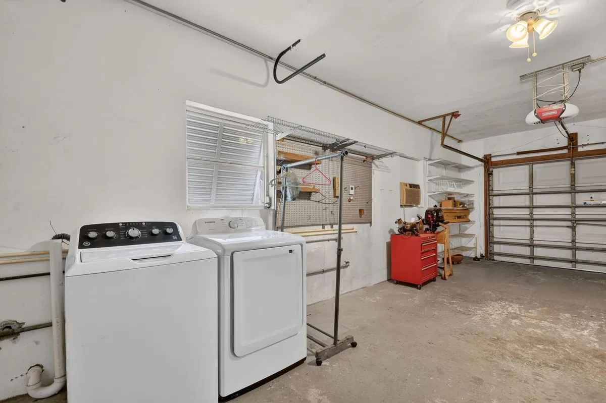 Residence photo 58