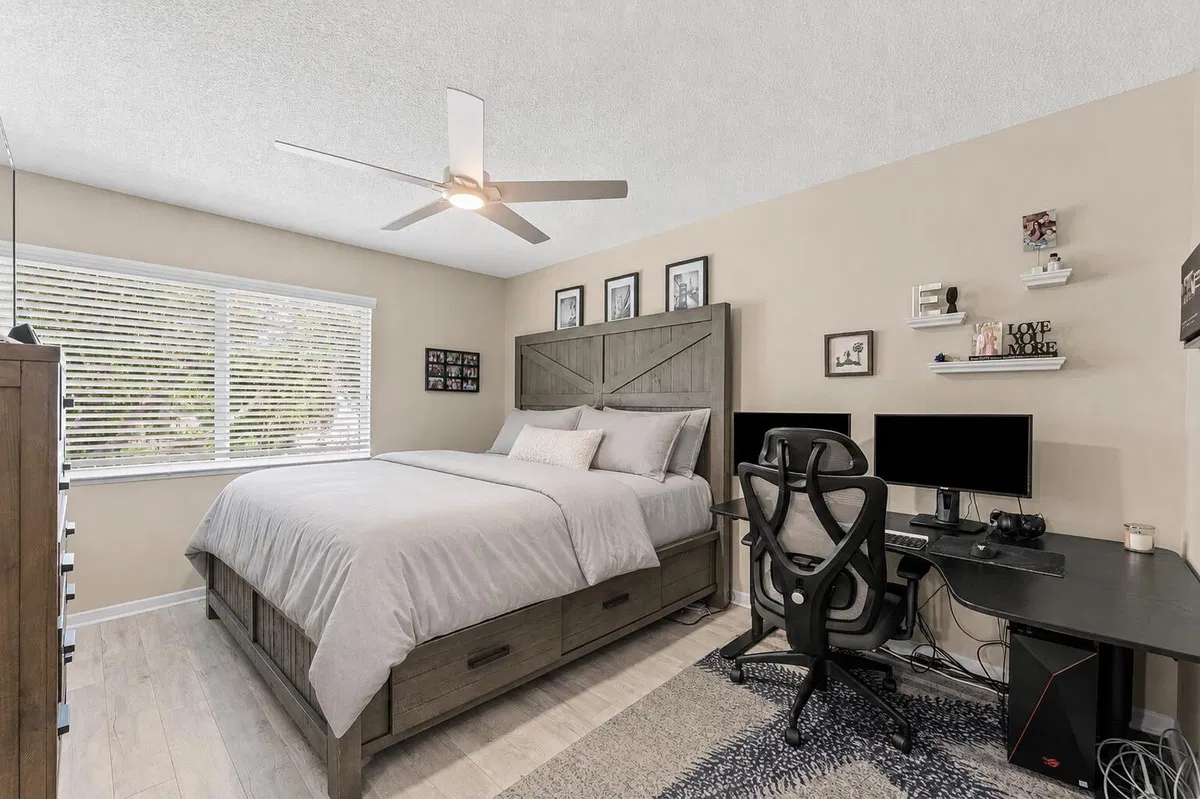 Residence photo 16