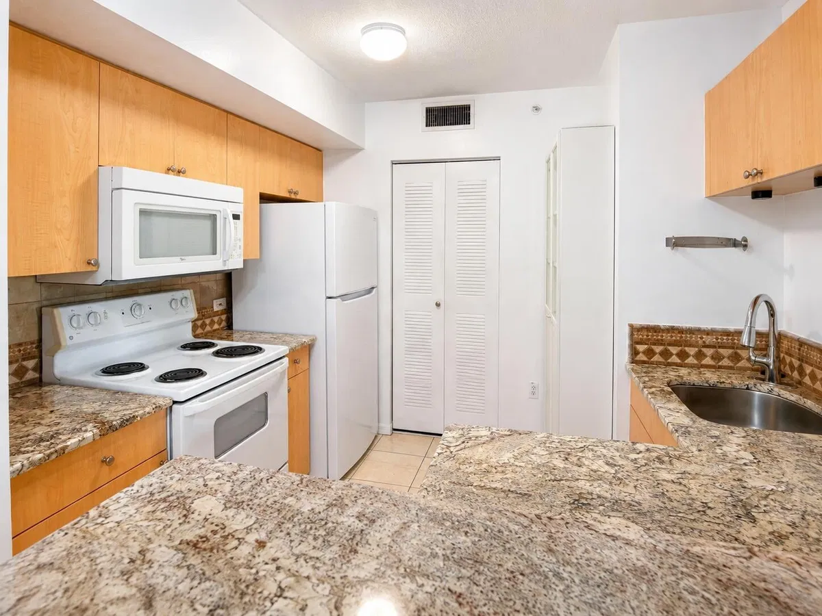  Unit 106 photo 7
