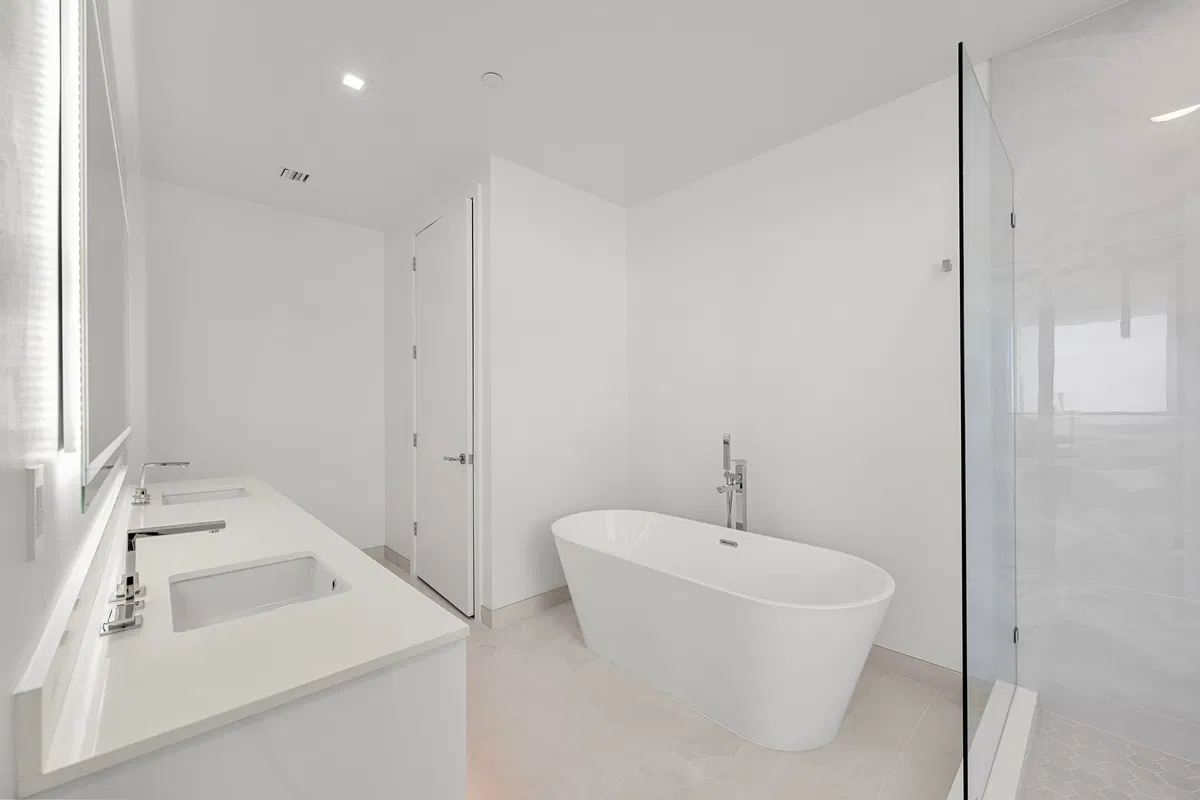 Nautilus 220 Unit 1001 photo 28