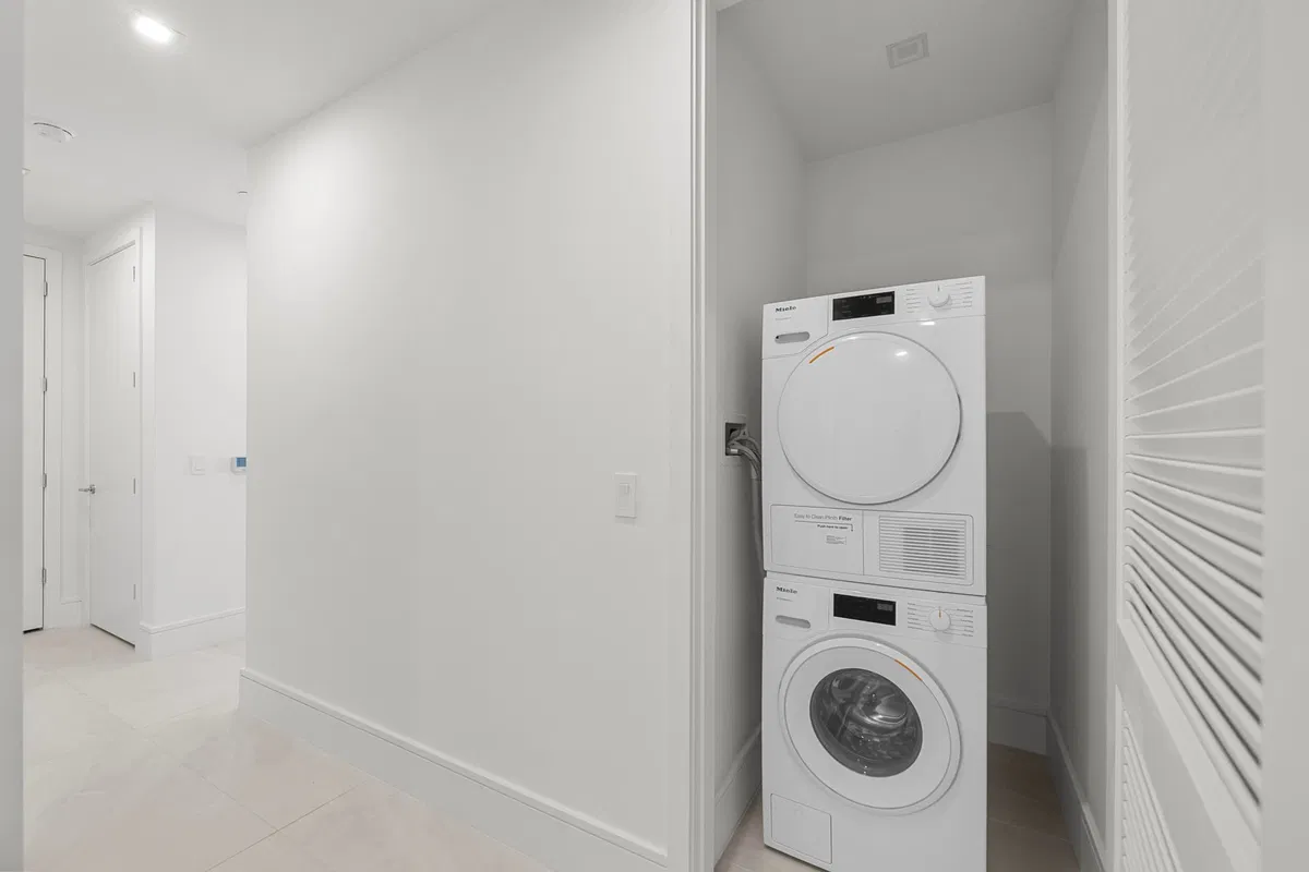 Nautilus 220 Unit 1001 photo 31