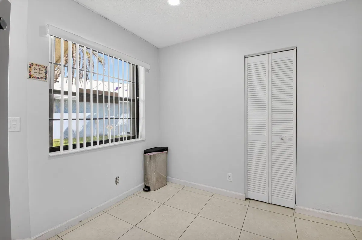 Residence photo 16