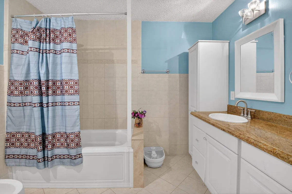  Residence photo 25