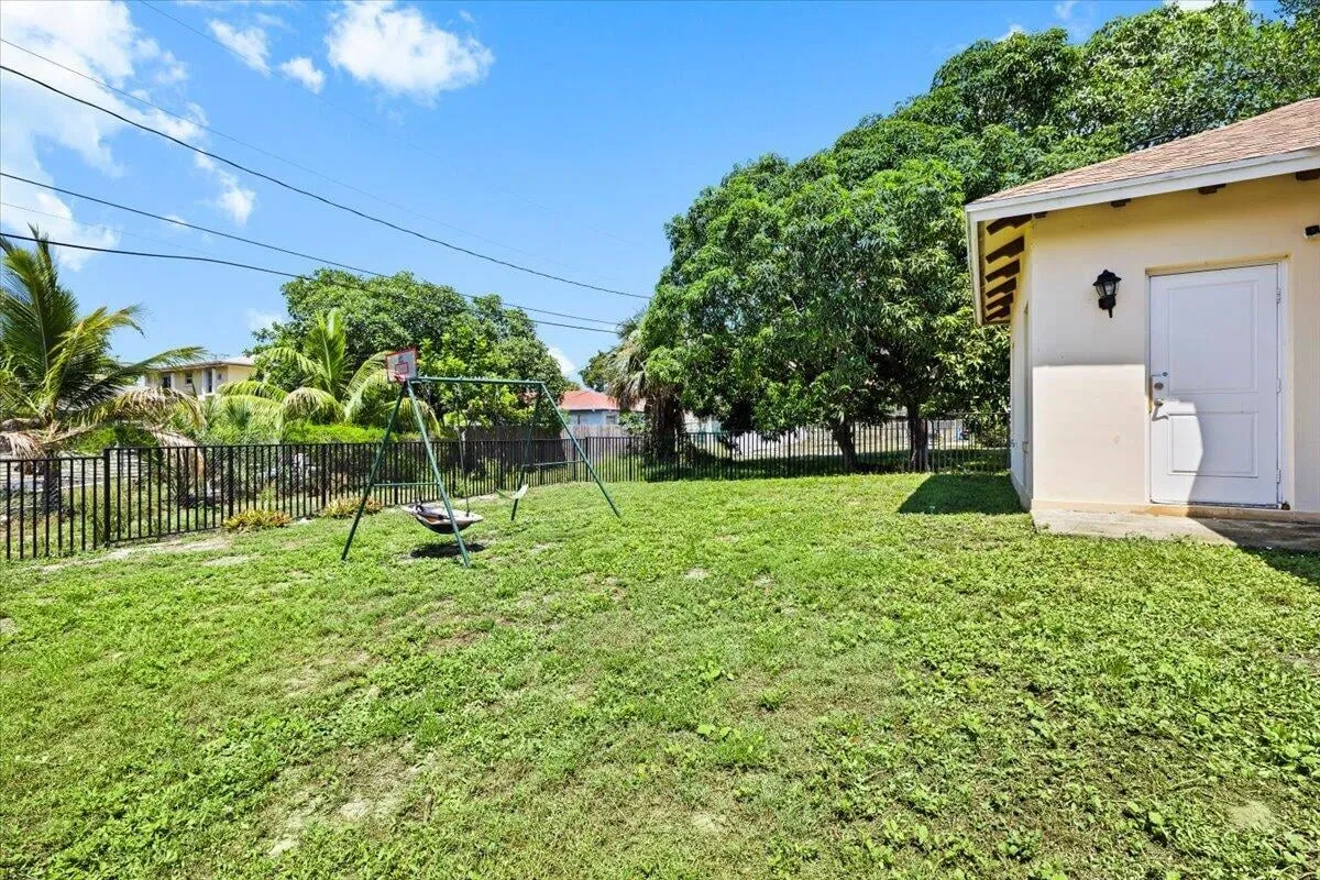 West Palm Beach Residence photo 25