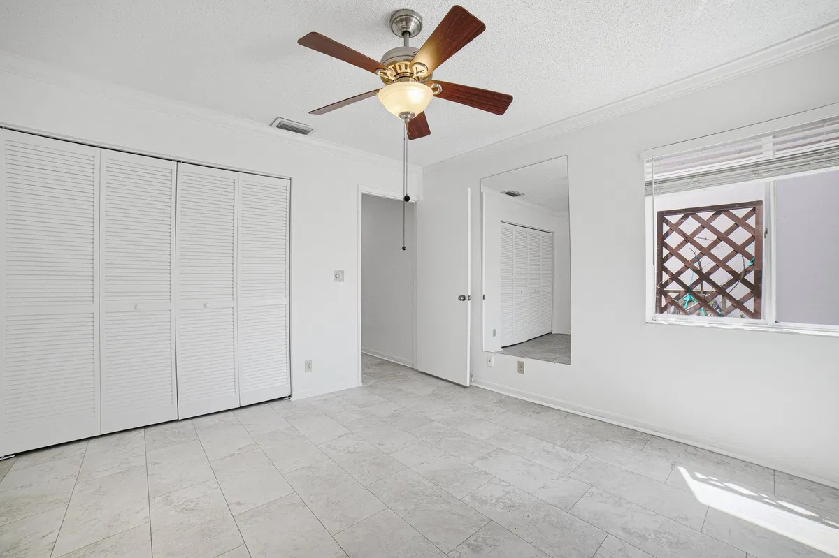 Residence photo 19