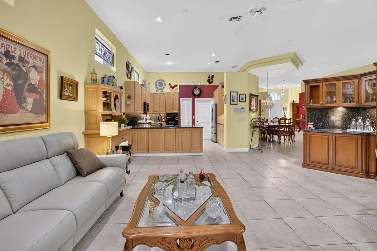 Woodfield Country Club Residence photo 13