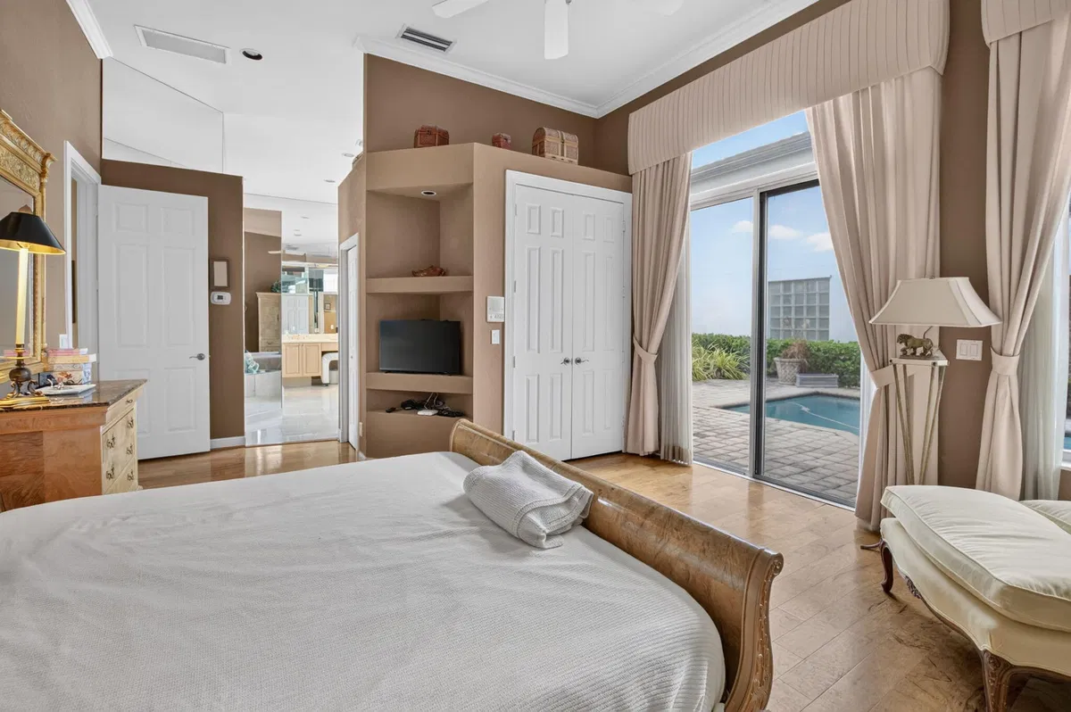Woodfield Country Club Residence photo 19