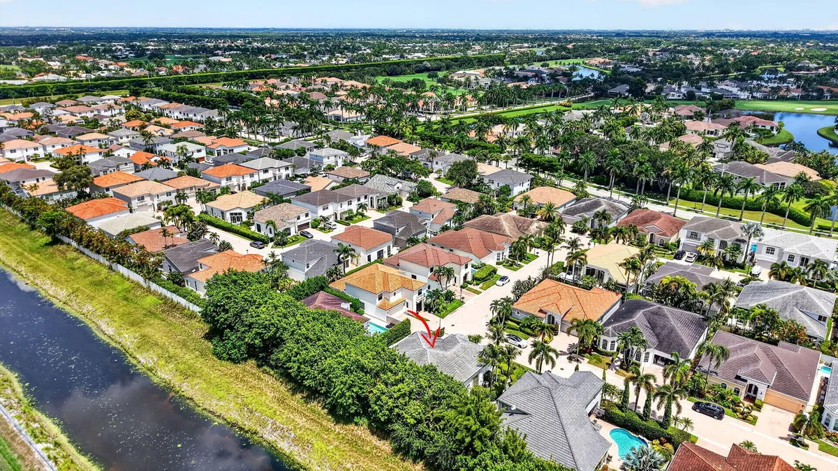 Woodfield Country Club Residence photo 31