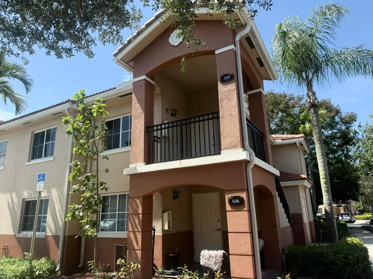 Unit Apt 206