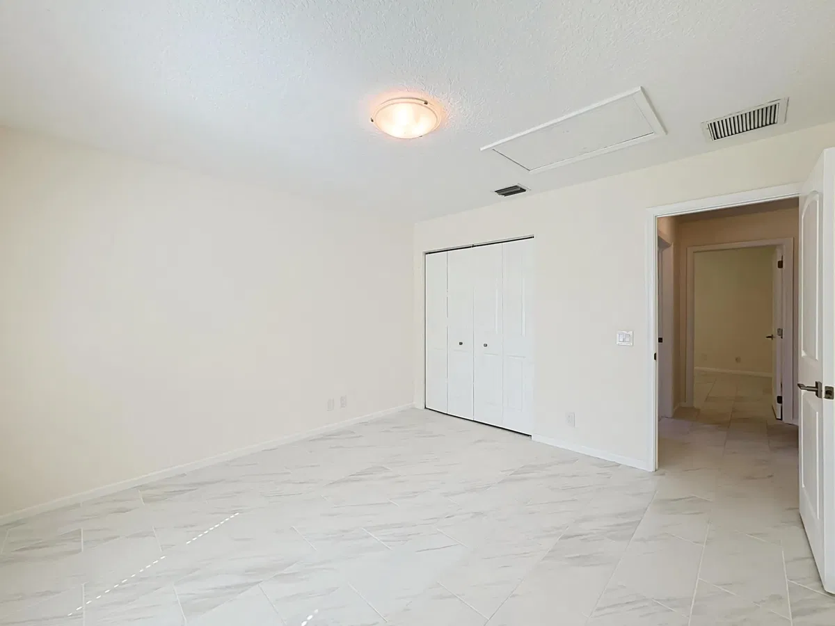 Residence photo 16