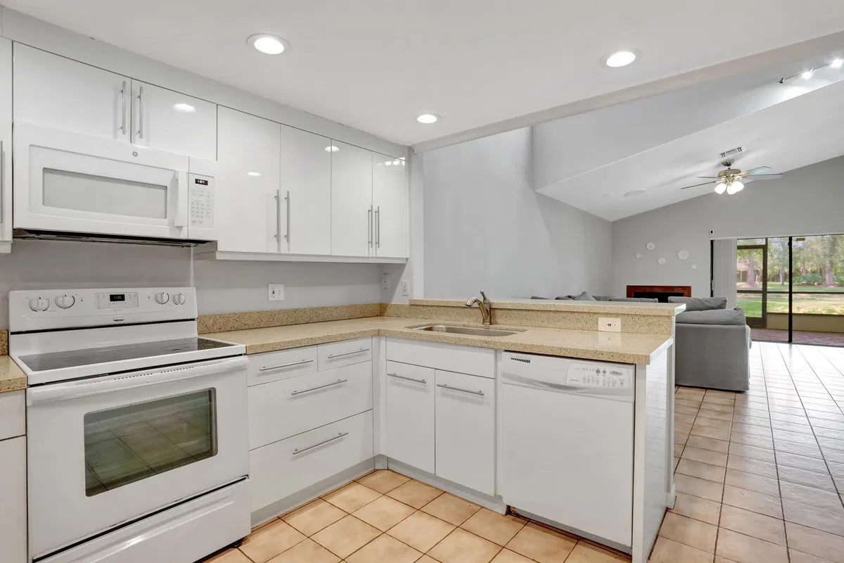 Residence photo 22