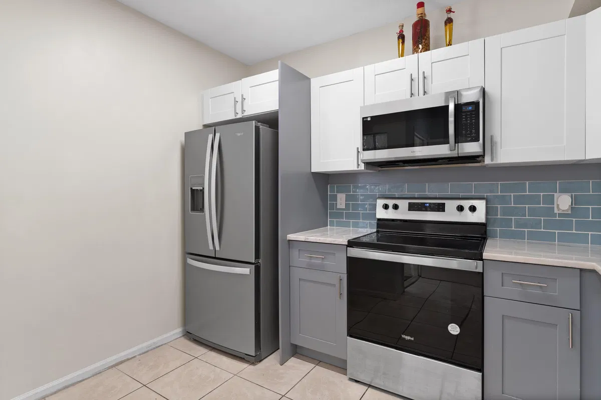 Unit 1212 photo 10