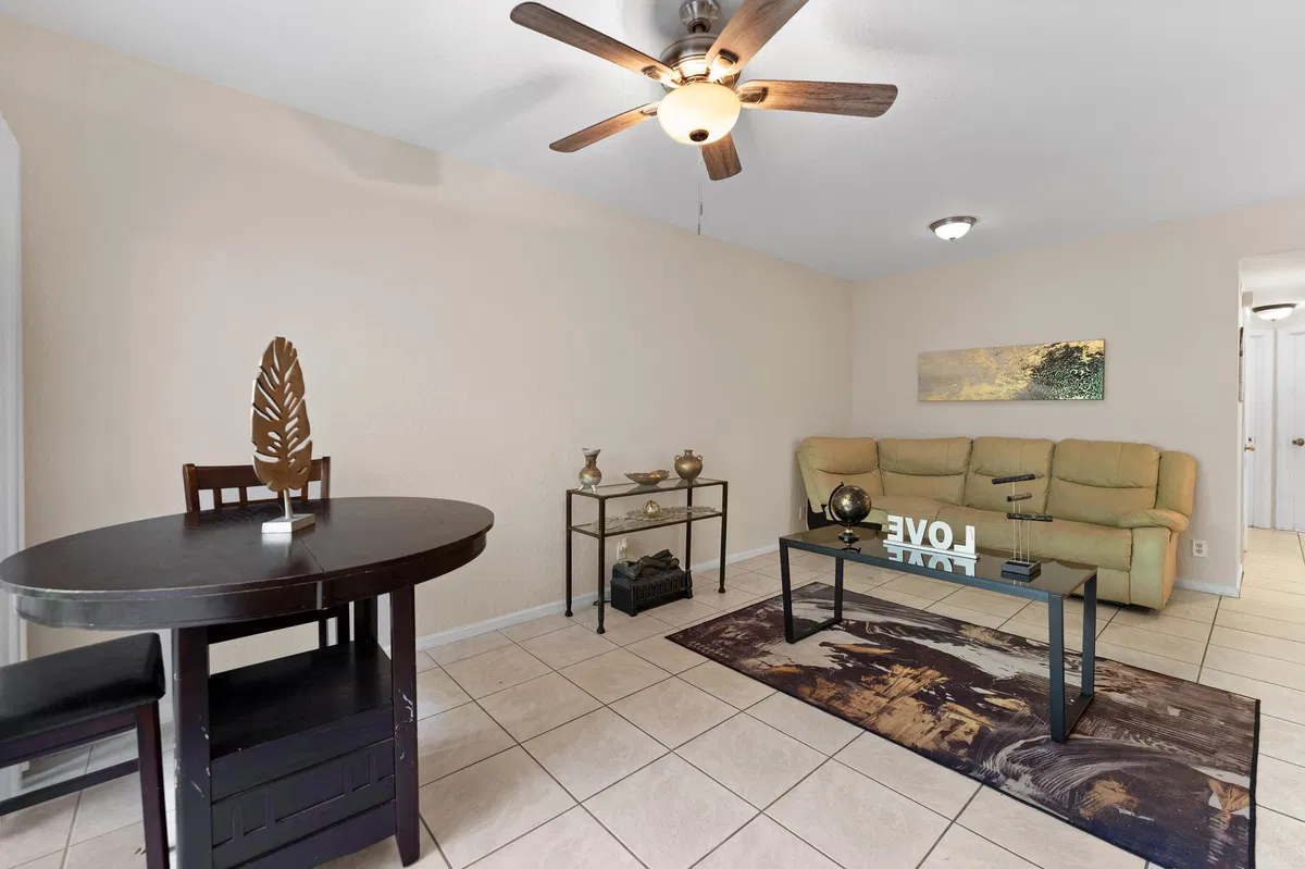 Unit 1212 photo 13