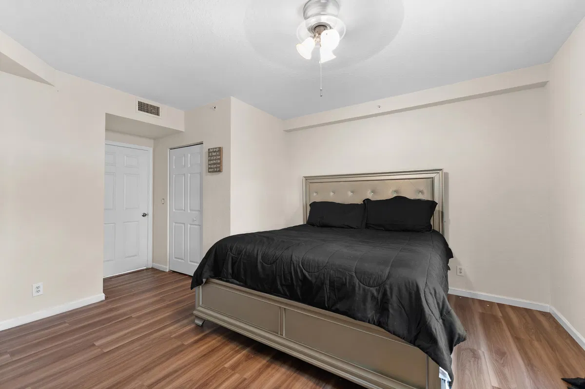Unit 1212 photo 19