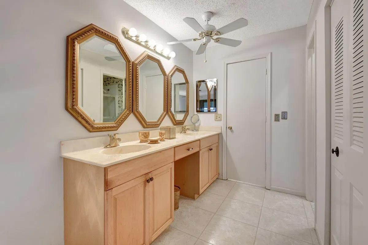 Unit 202 photo 10