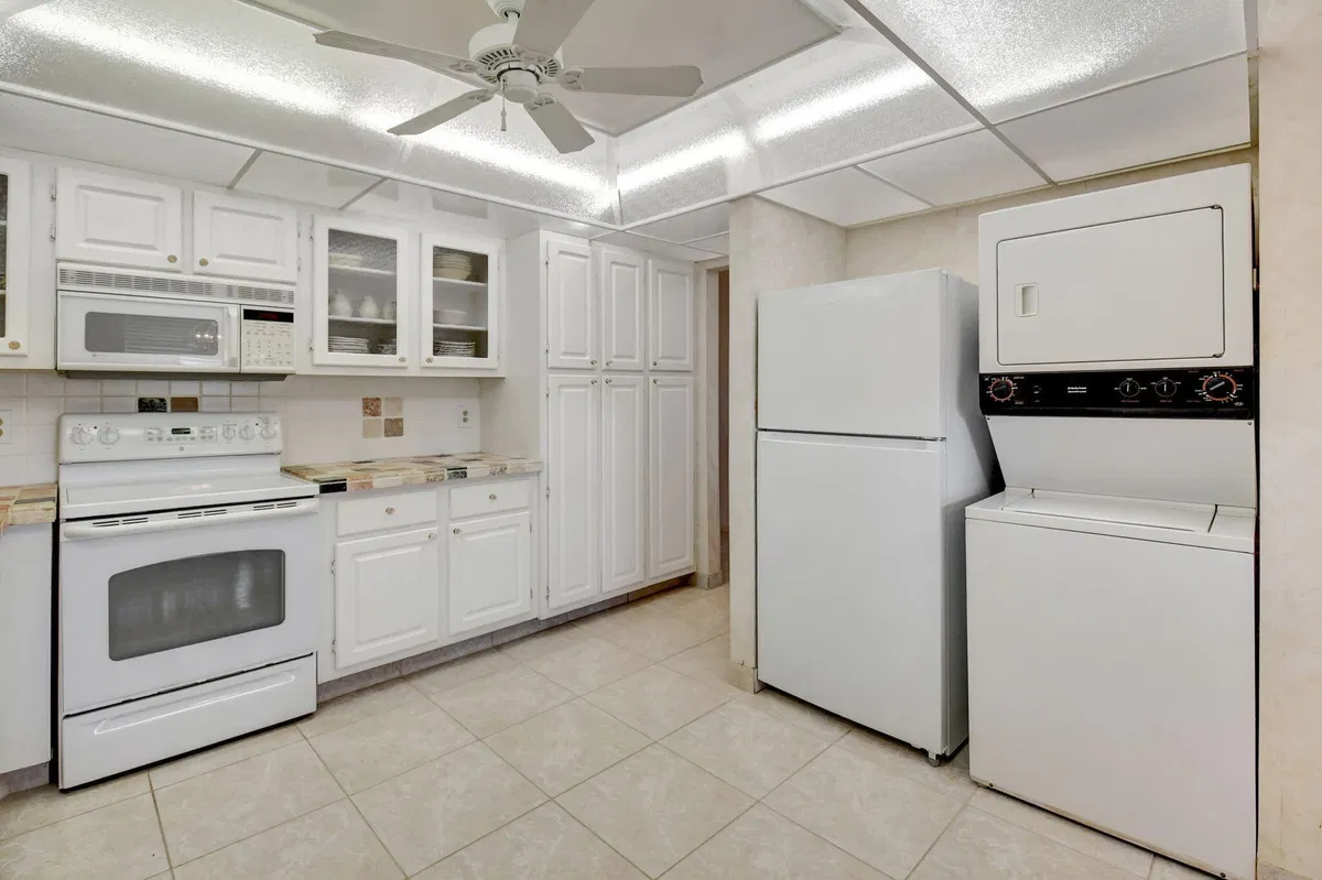 Unit 202 photo 22