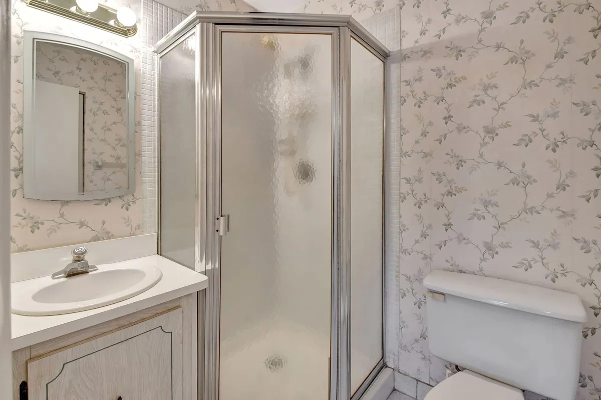Unit 202 photo 16