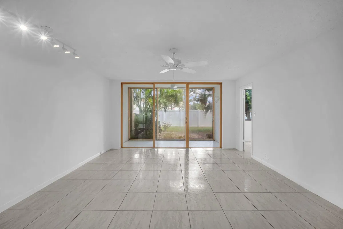 Unit 107 photo 10