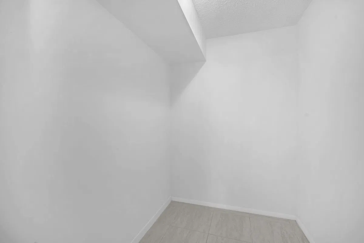 Unit 107 photo 16