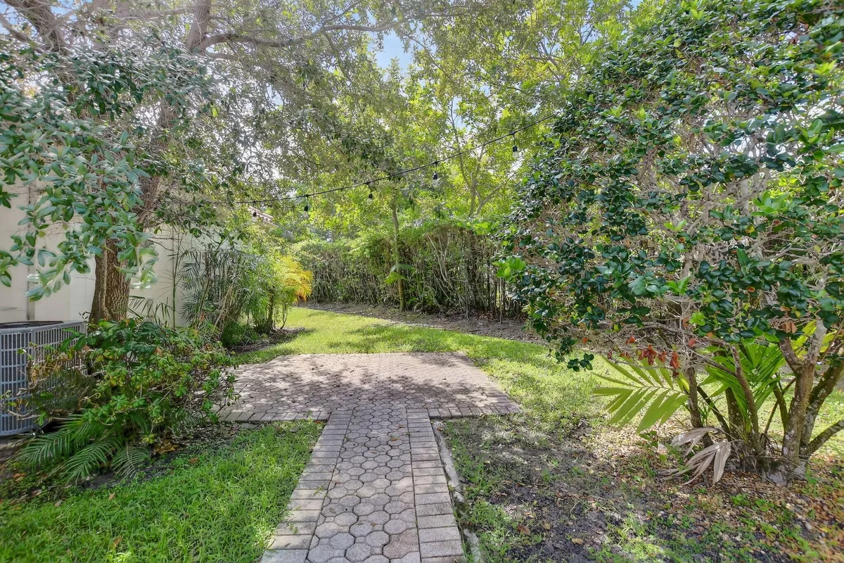 Residence photo 31