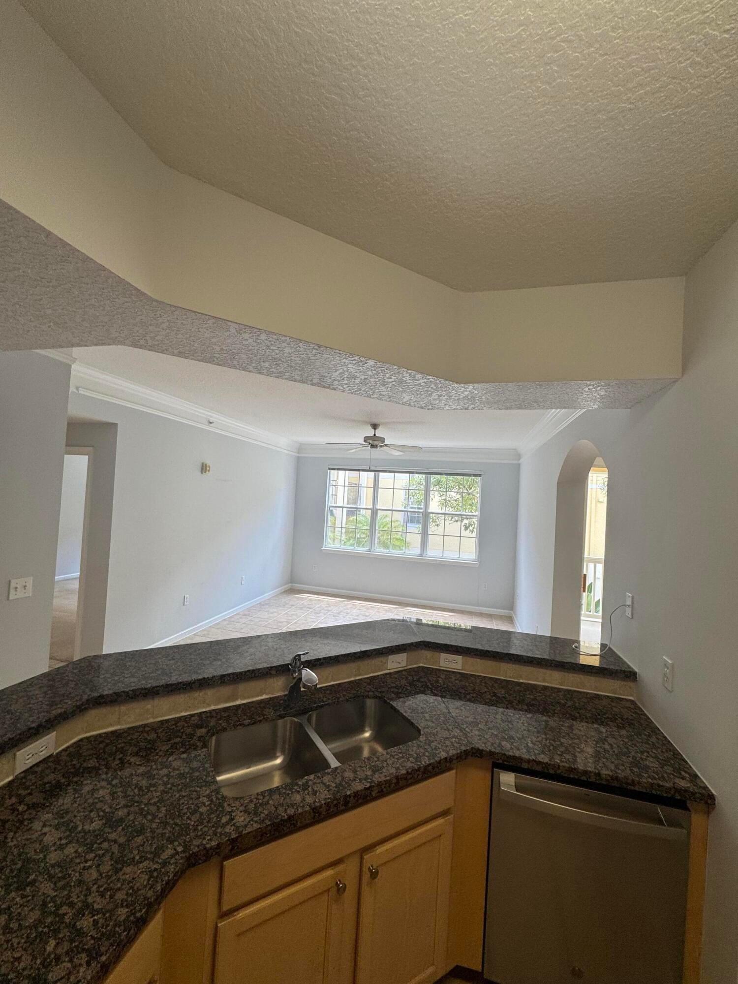 Unit 213 photo 4