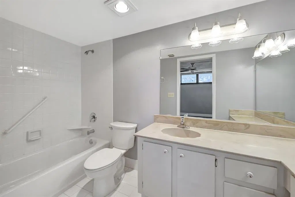 Unit 5104 photo 10