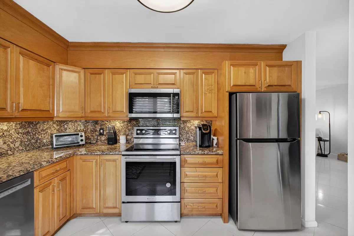Unit 104 photo 7