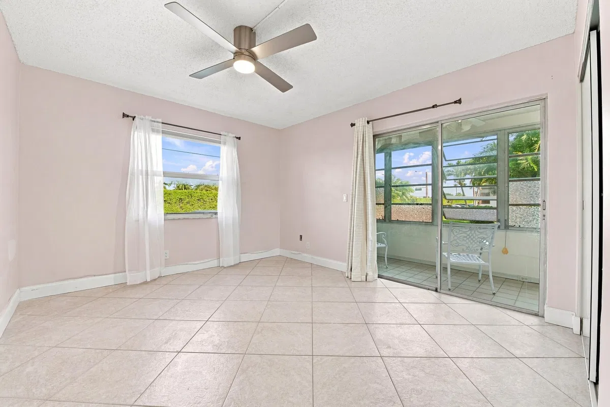 Residence photo 22