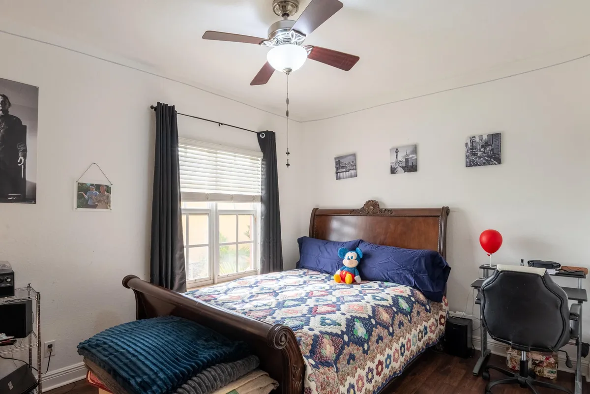 Unit 2 photo 19