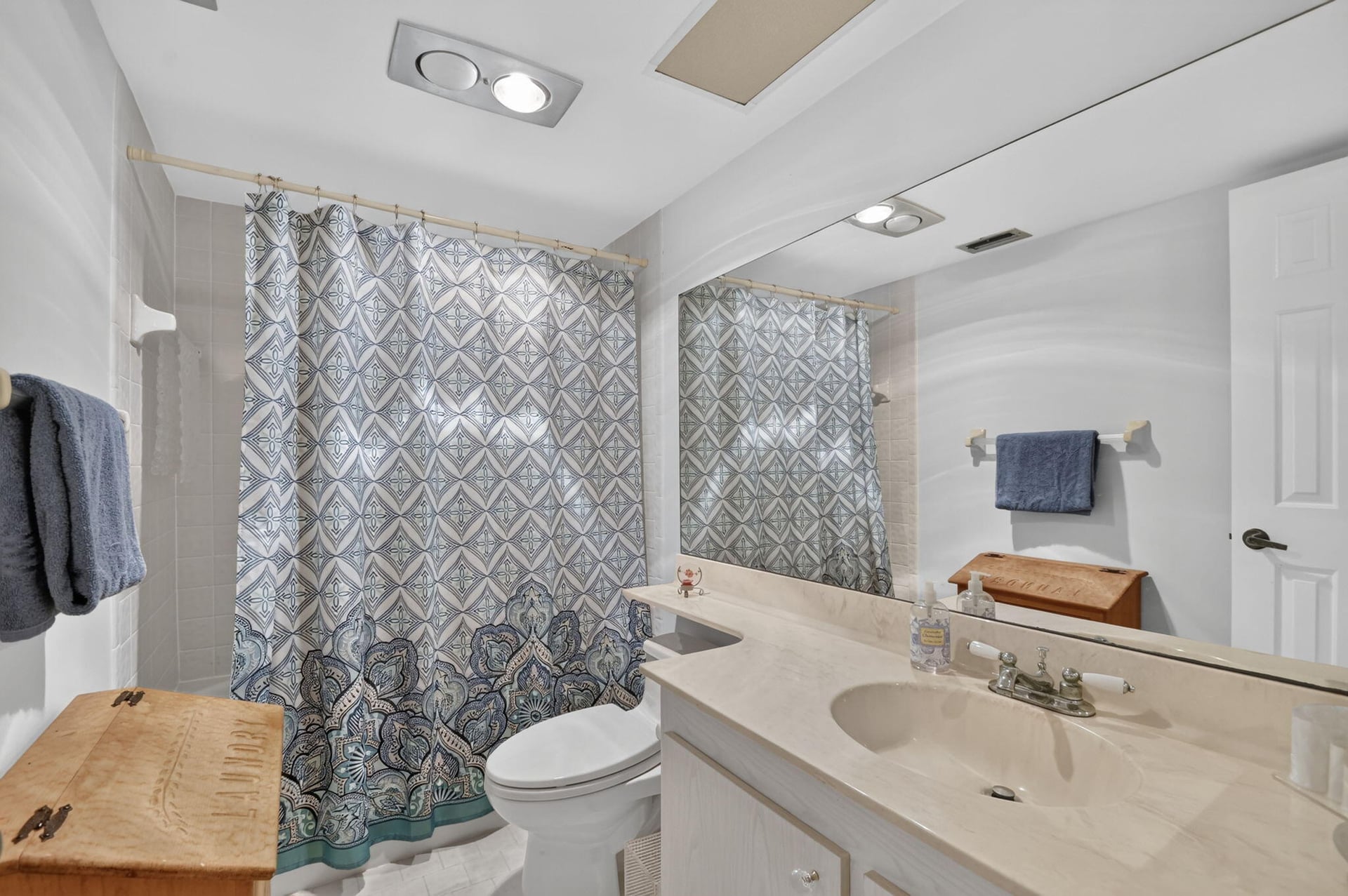 Unit 404 photo 16