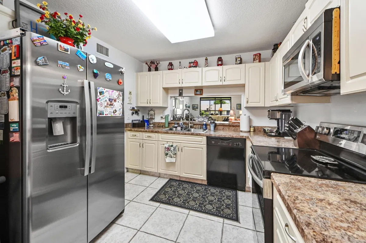 Unit 202 photo 7