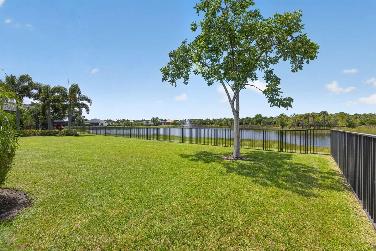 Residence photo 61