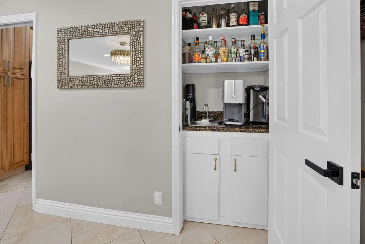  Residence photo 10
