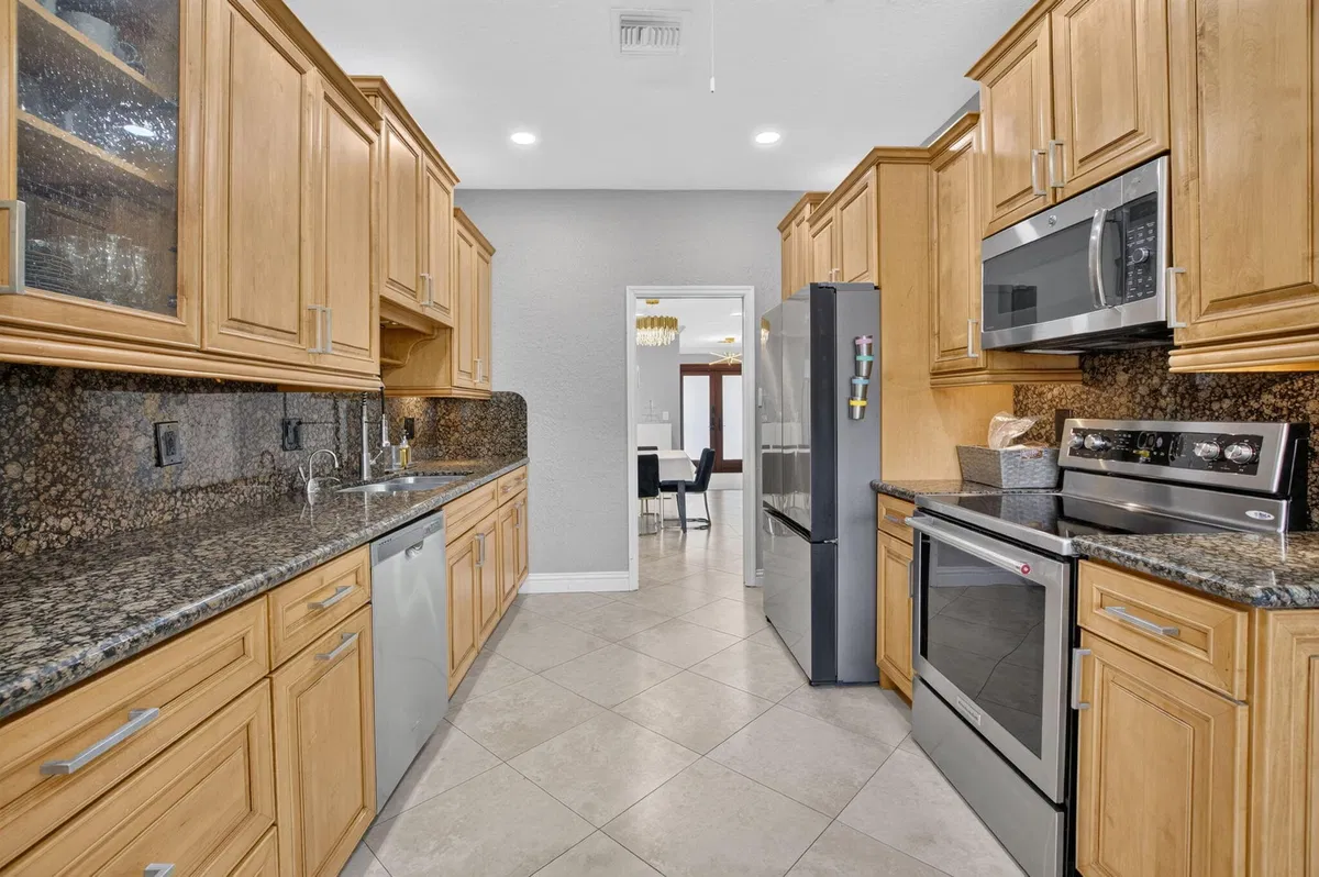  Residence photo 19