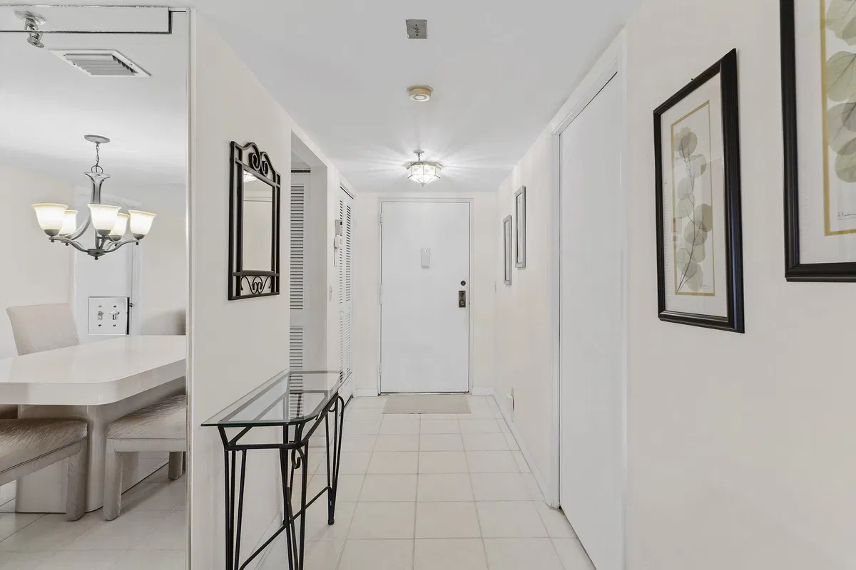 Unit 321 photo 4
