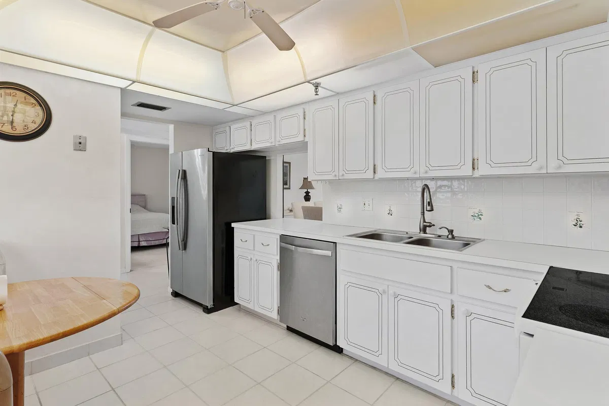 Unit 321 photo 7
