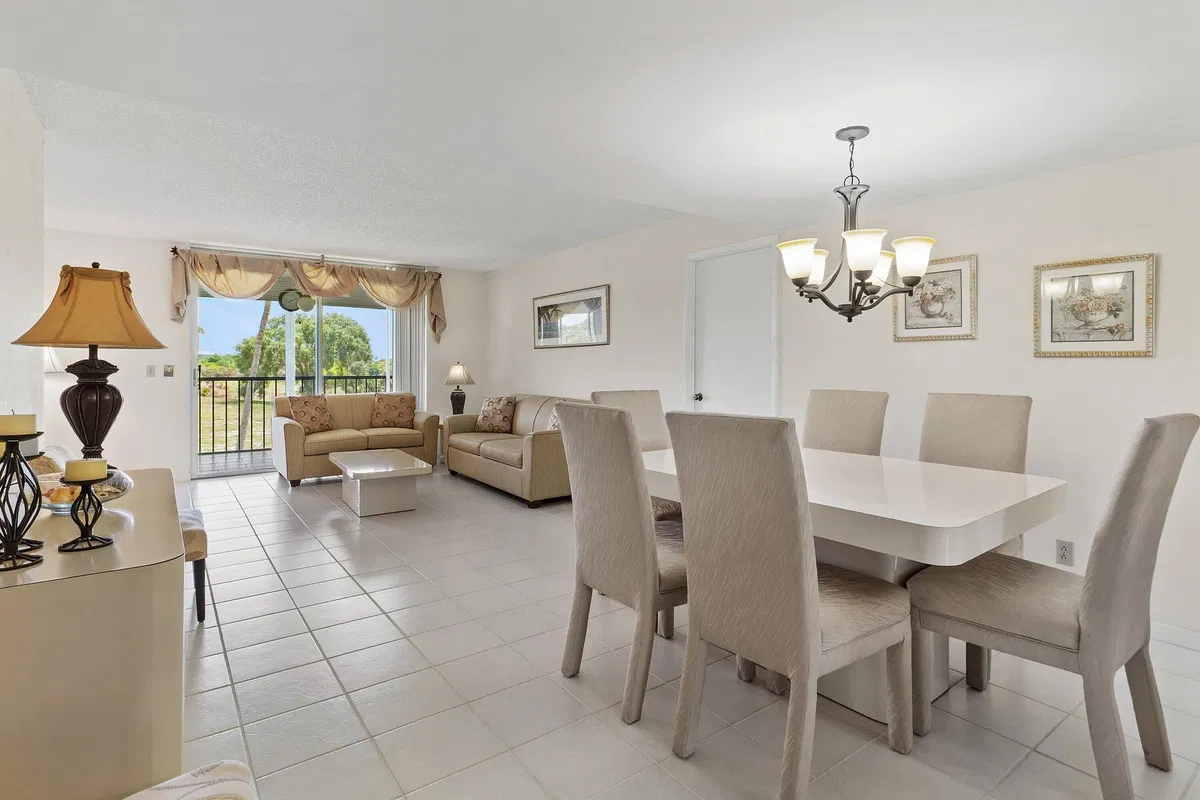 Unit 321 photo 10