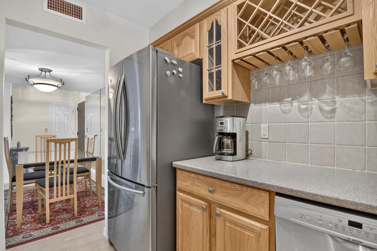 Unit 605 photo 4