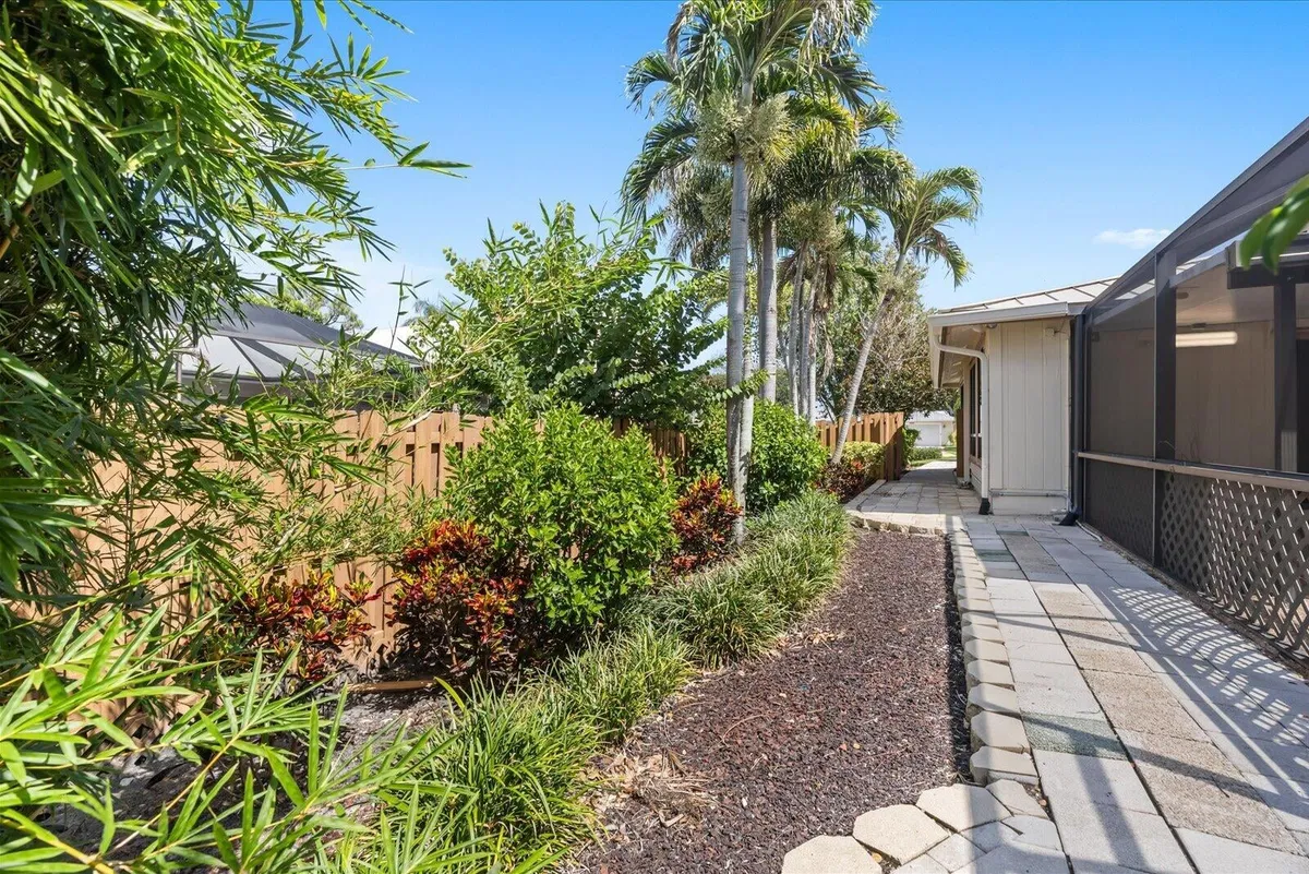  Residence photo 34