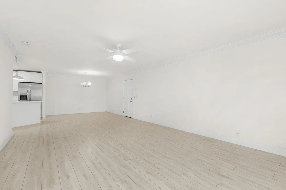 Unit 104 photo 4