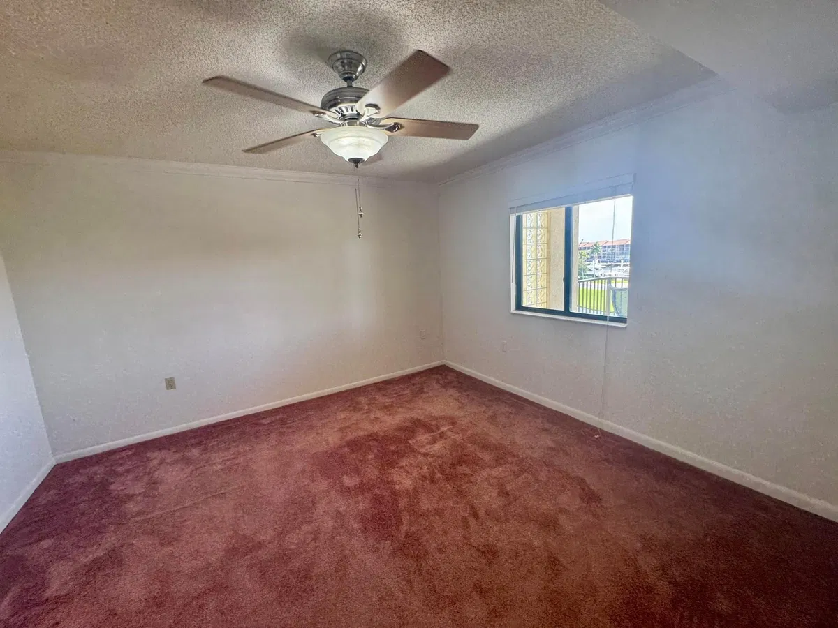 Unit 405 photo 7