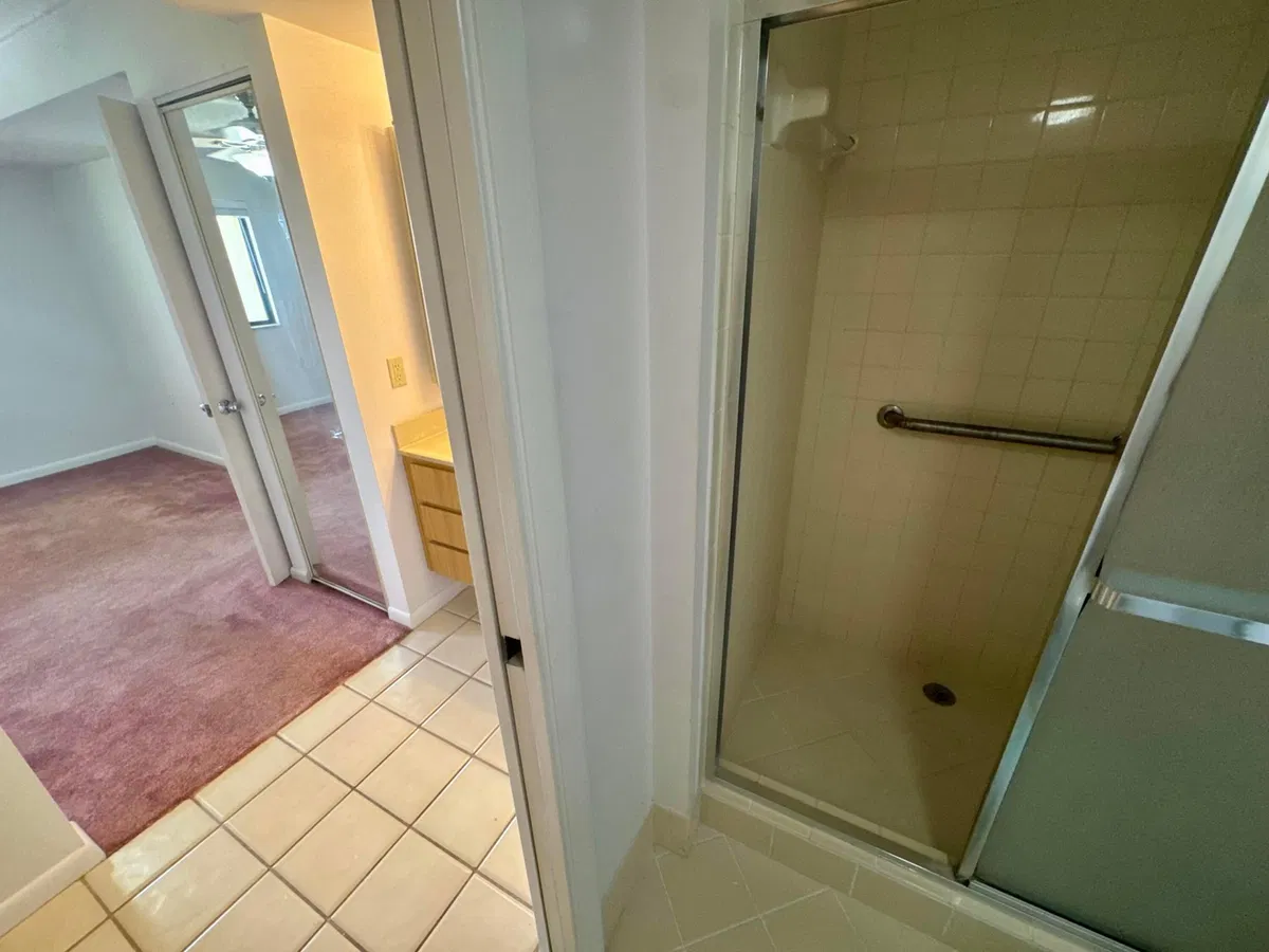 Unit 405 photo 19