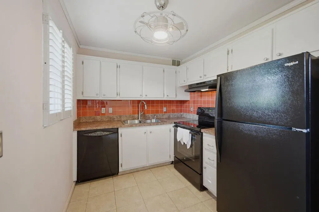 Unit 132 photo 7