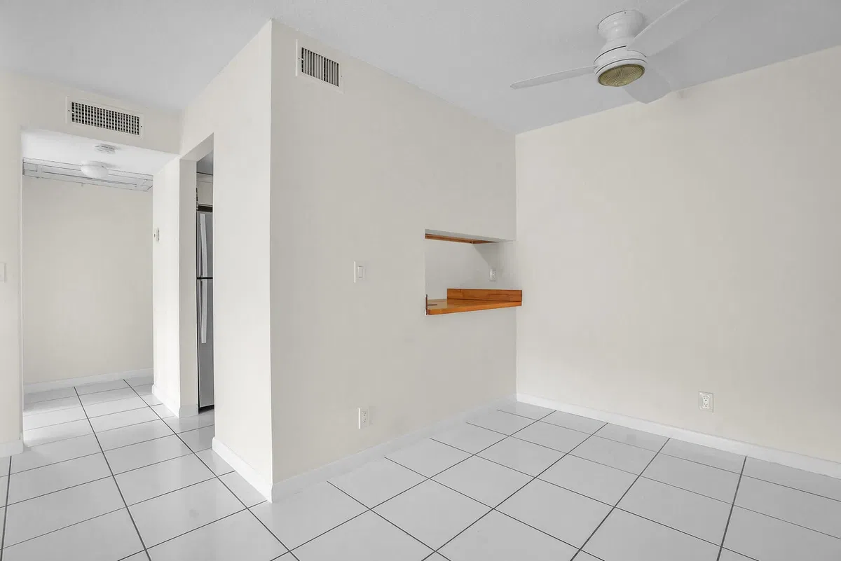 Unit 101 photo 7