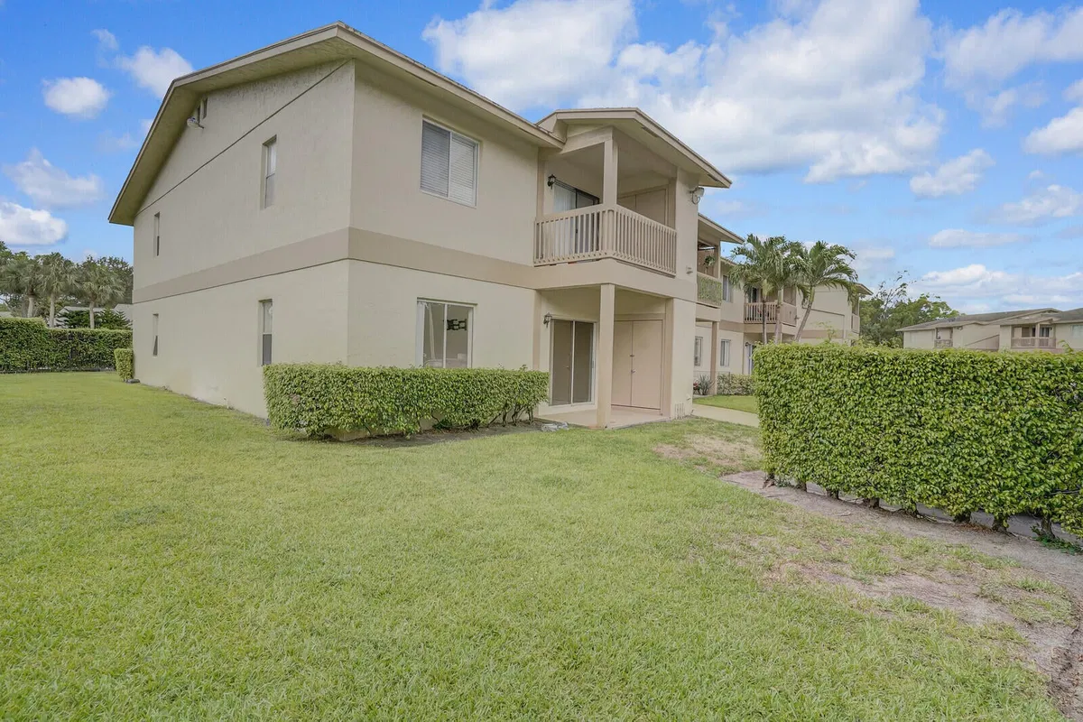 Unit 101 photo 19