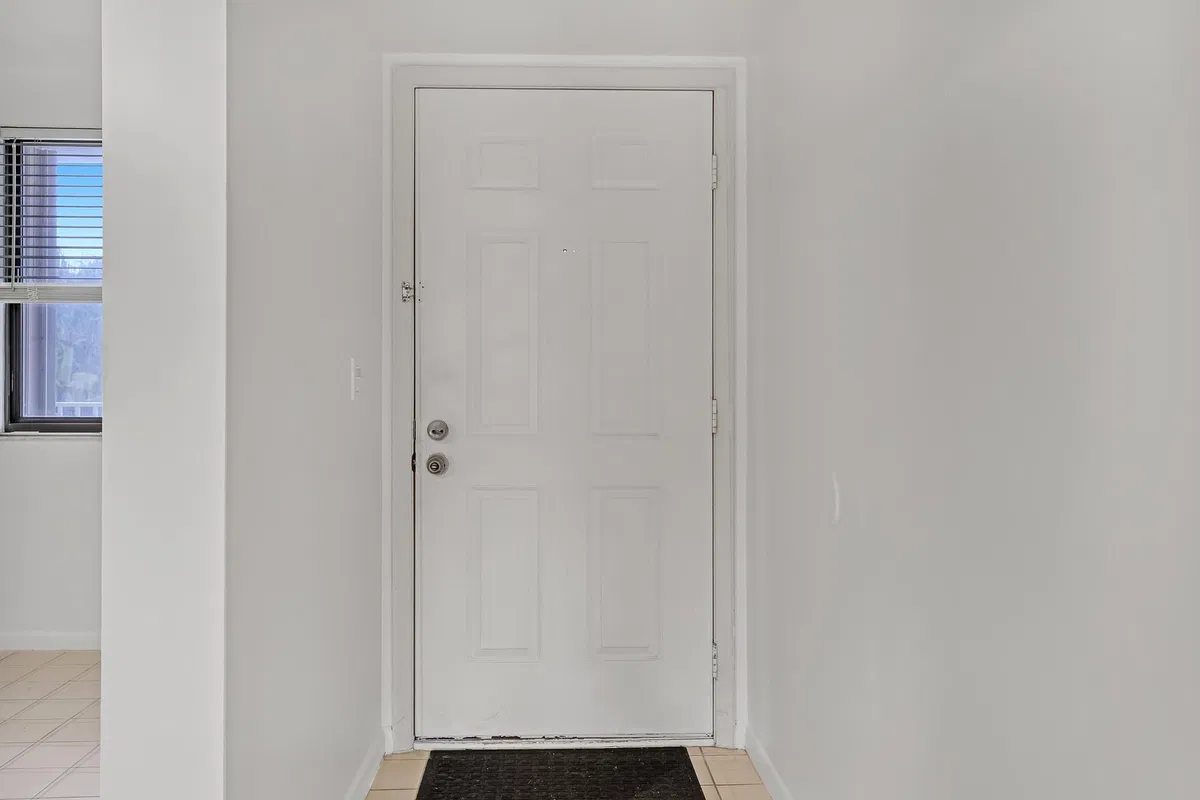 Unit 203 photo 4