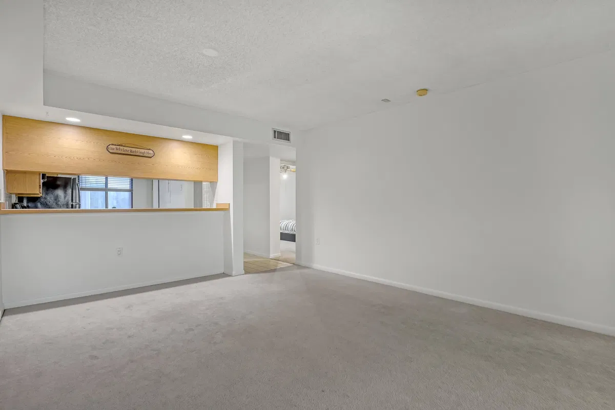 Unit 203 photo 7